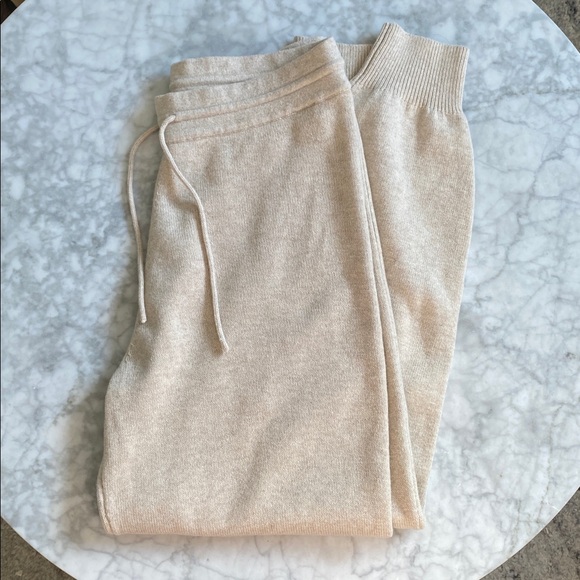 Like new Theory Wool and Cashmere Lounge Beige Knit pant - Picture 9 of 9